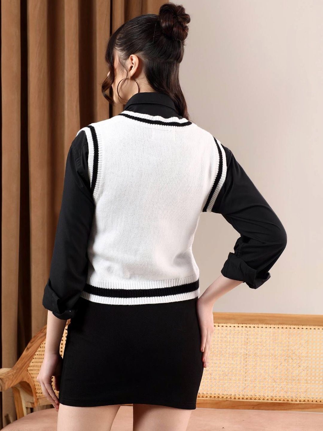 NOWI Women Colourblocked Woollen Crop Sweater Vest
