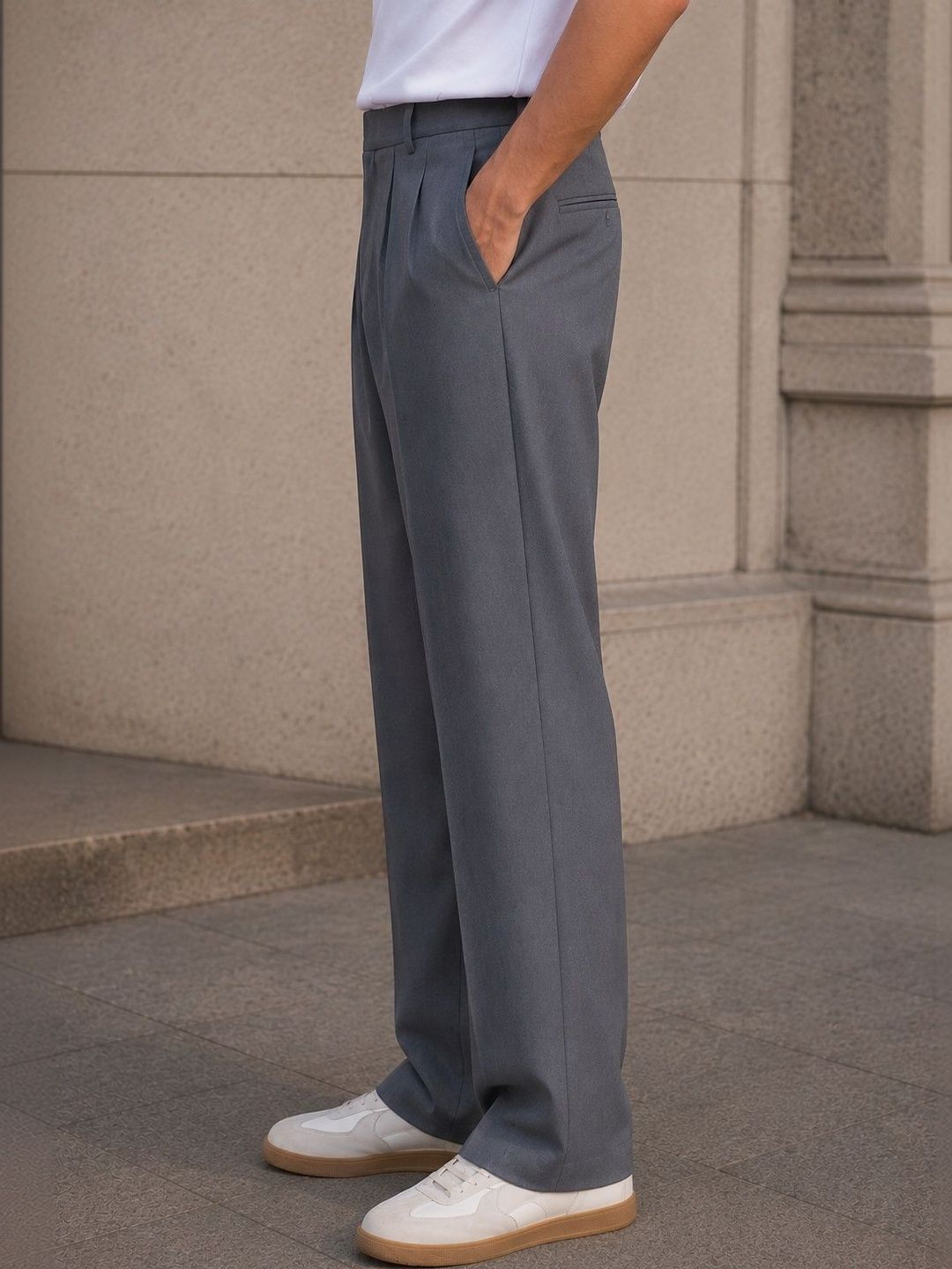 Men Relaxed Pleated Trousers