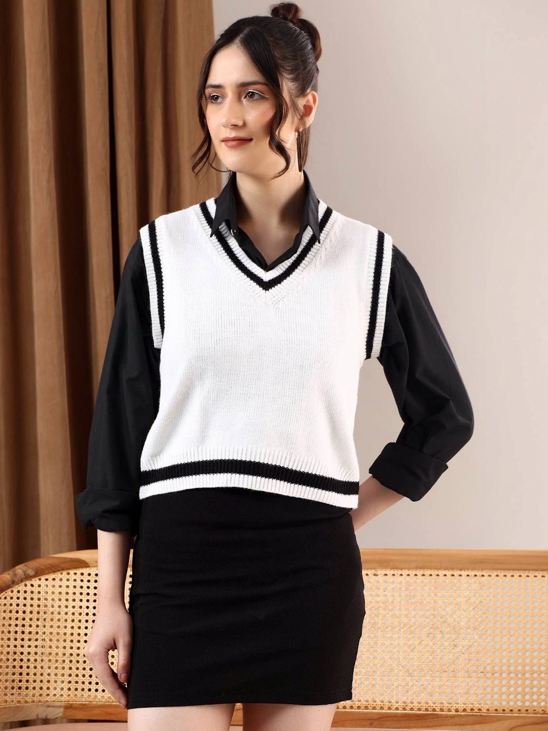 NOWI Women Colourblocked Woollen Crop Sweater Vest