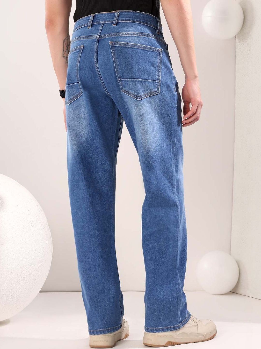 Men Straight Fit Mid-Rise Light Fade Jeans