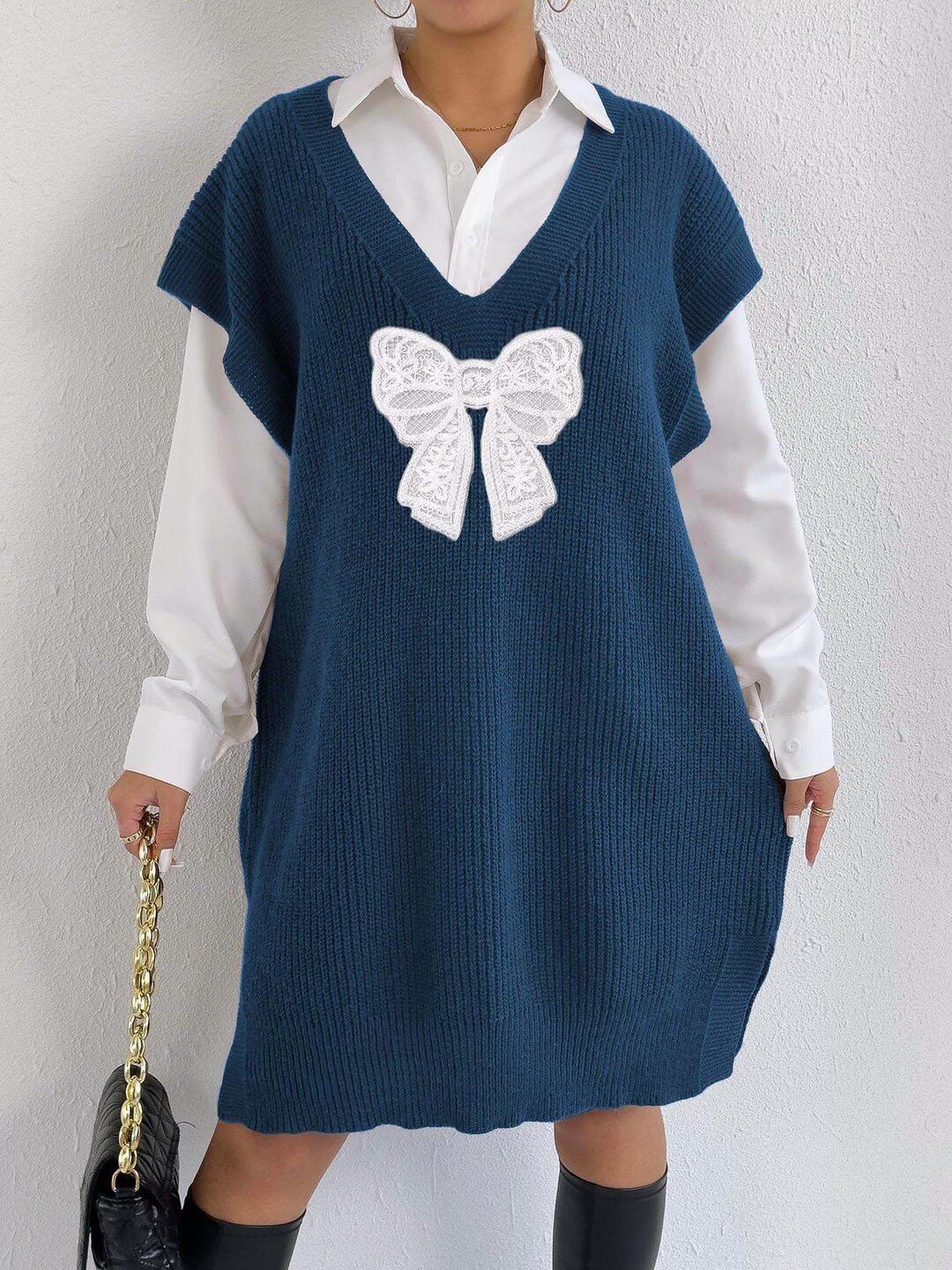 Women Ribbed Longline Sweater Vest with Applique Detail