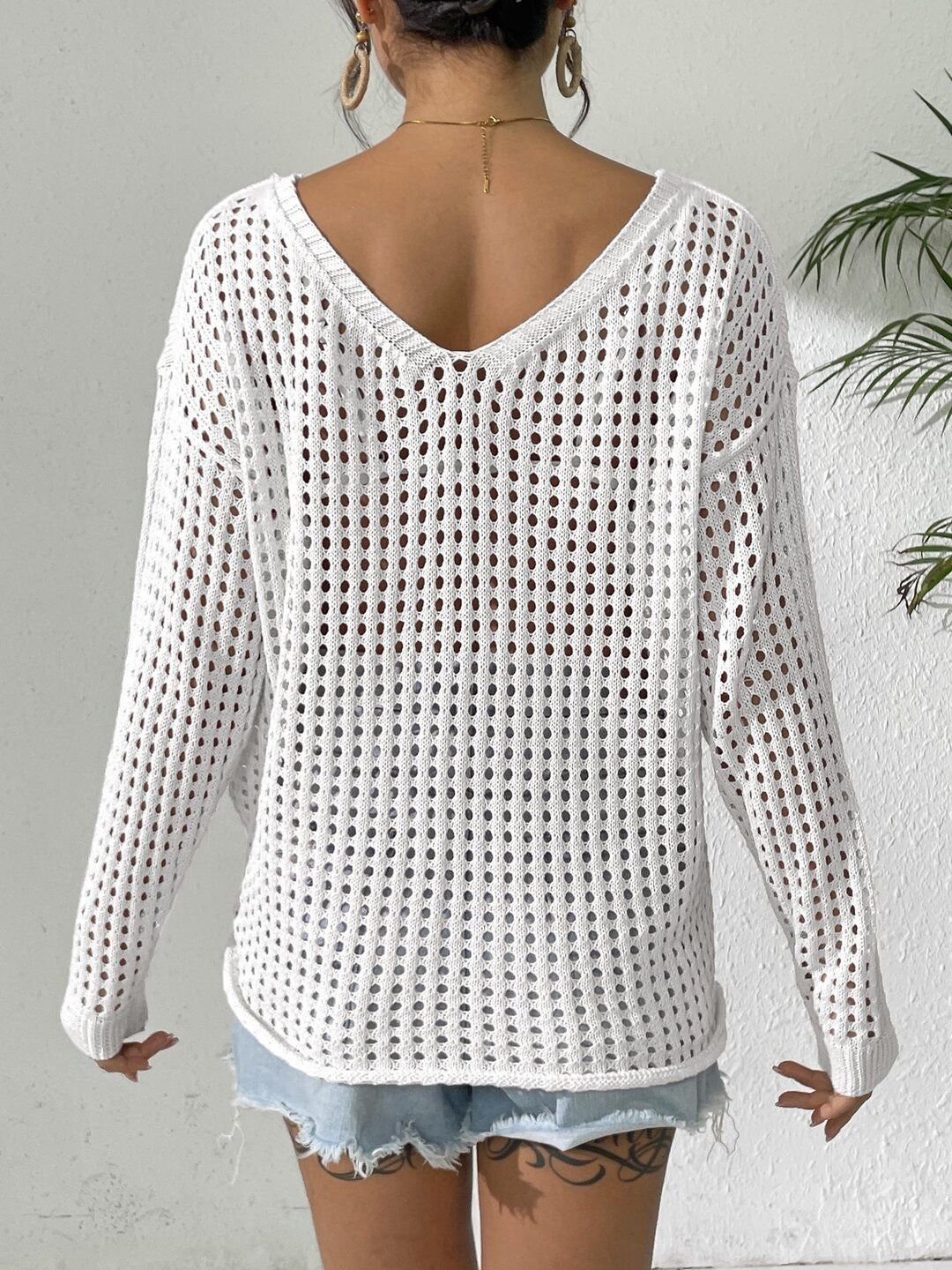 Women Colourblocked Pullover with Applique Detail
