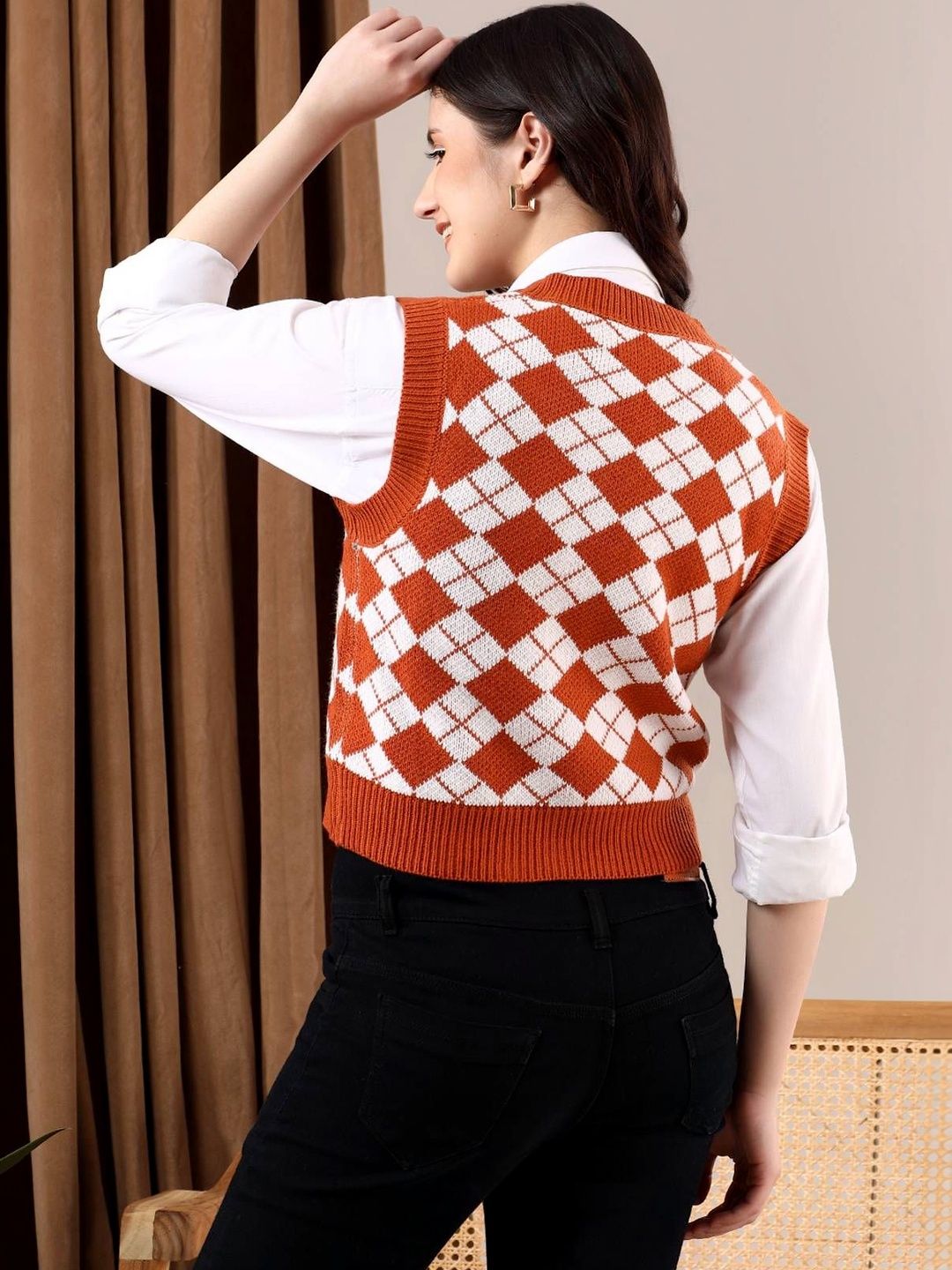 NOWI Women Argyle Colourblocked Woollen Crop Sweater Vest