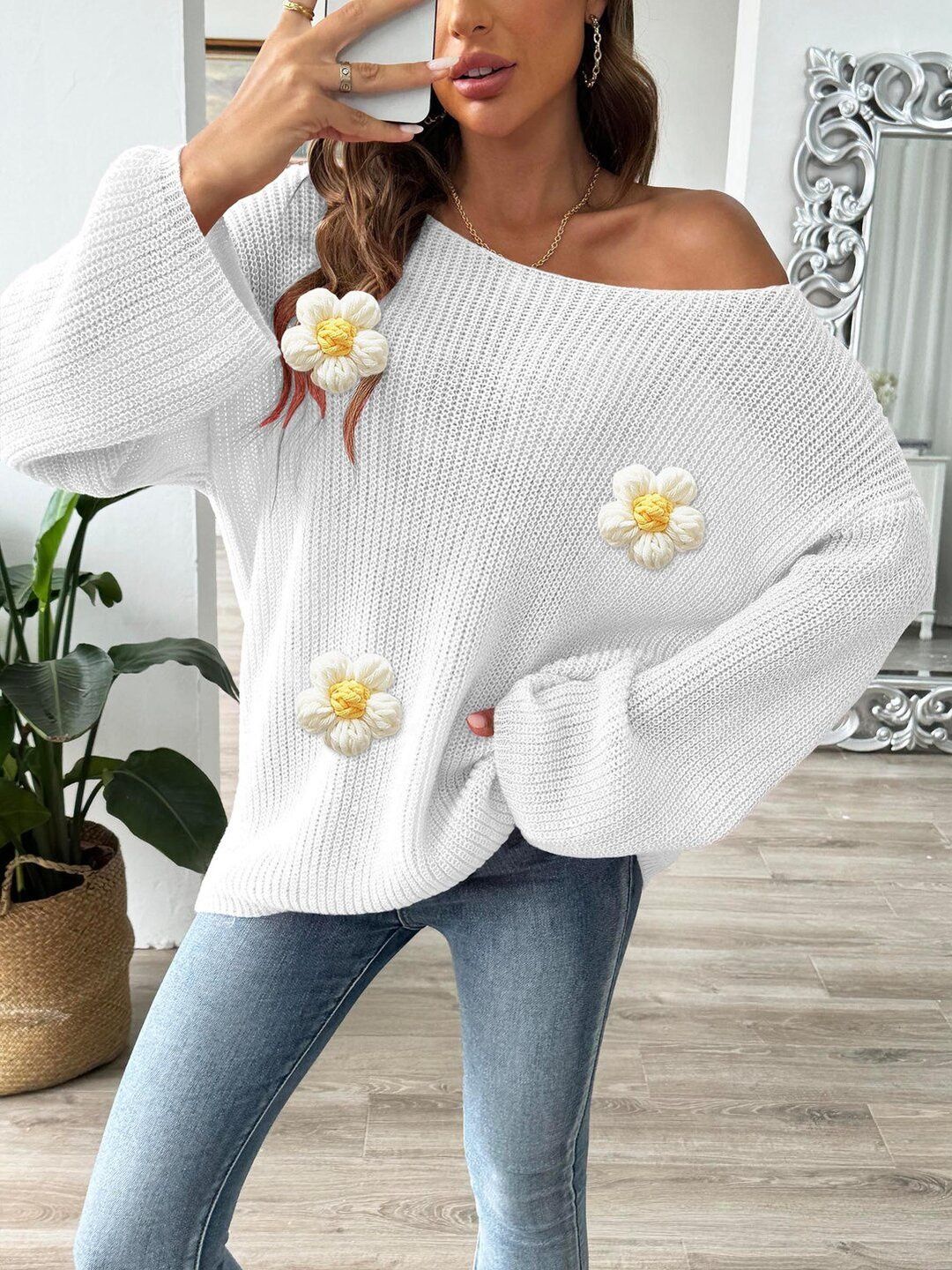 Women Ribbed Pullover with Applique Detail