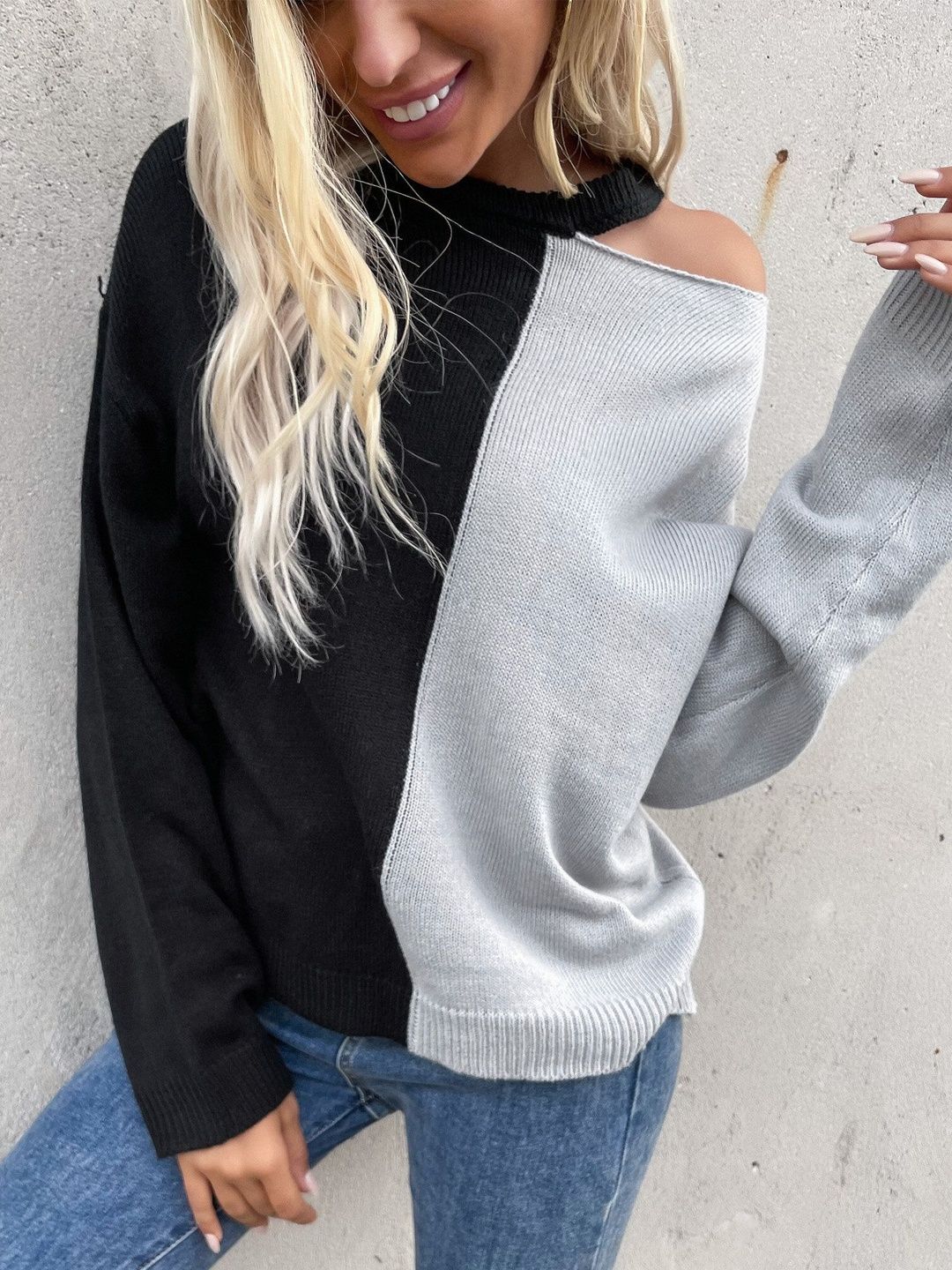 Women's Black Colourblocked Pullover Blend Printed
