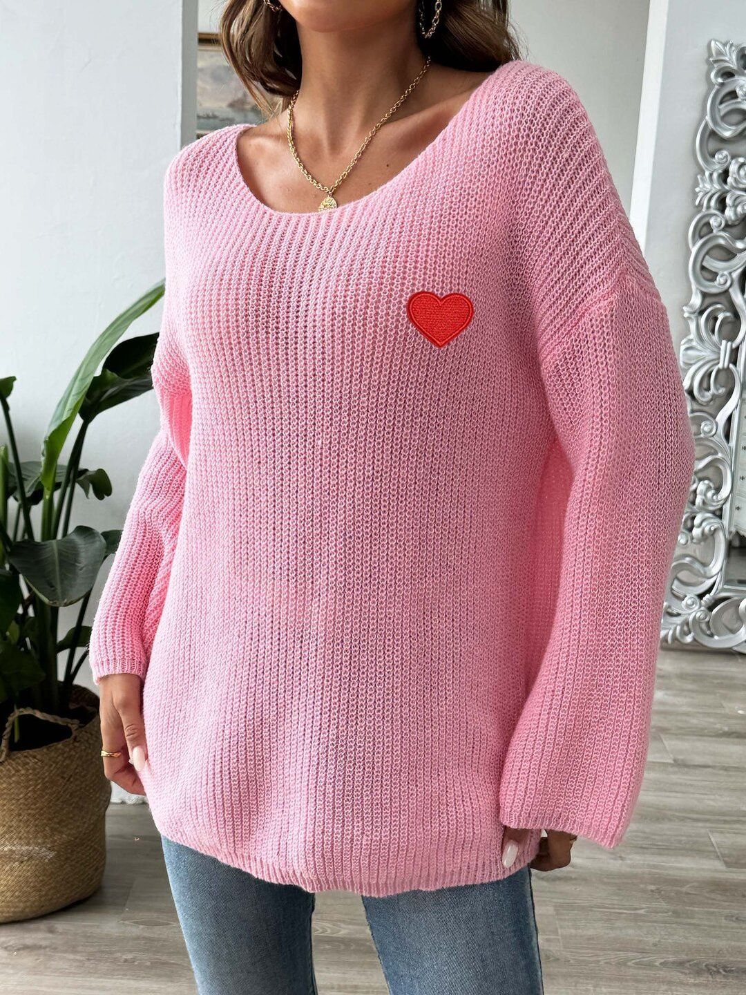 Women Ribbed Pullover with Applique Detail
