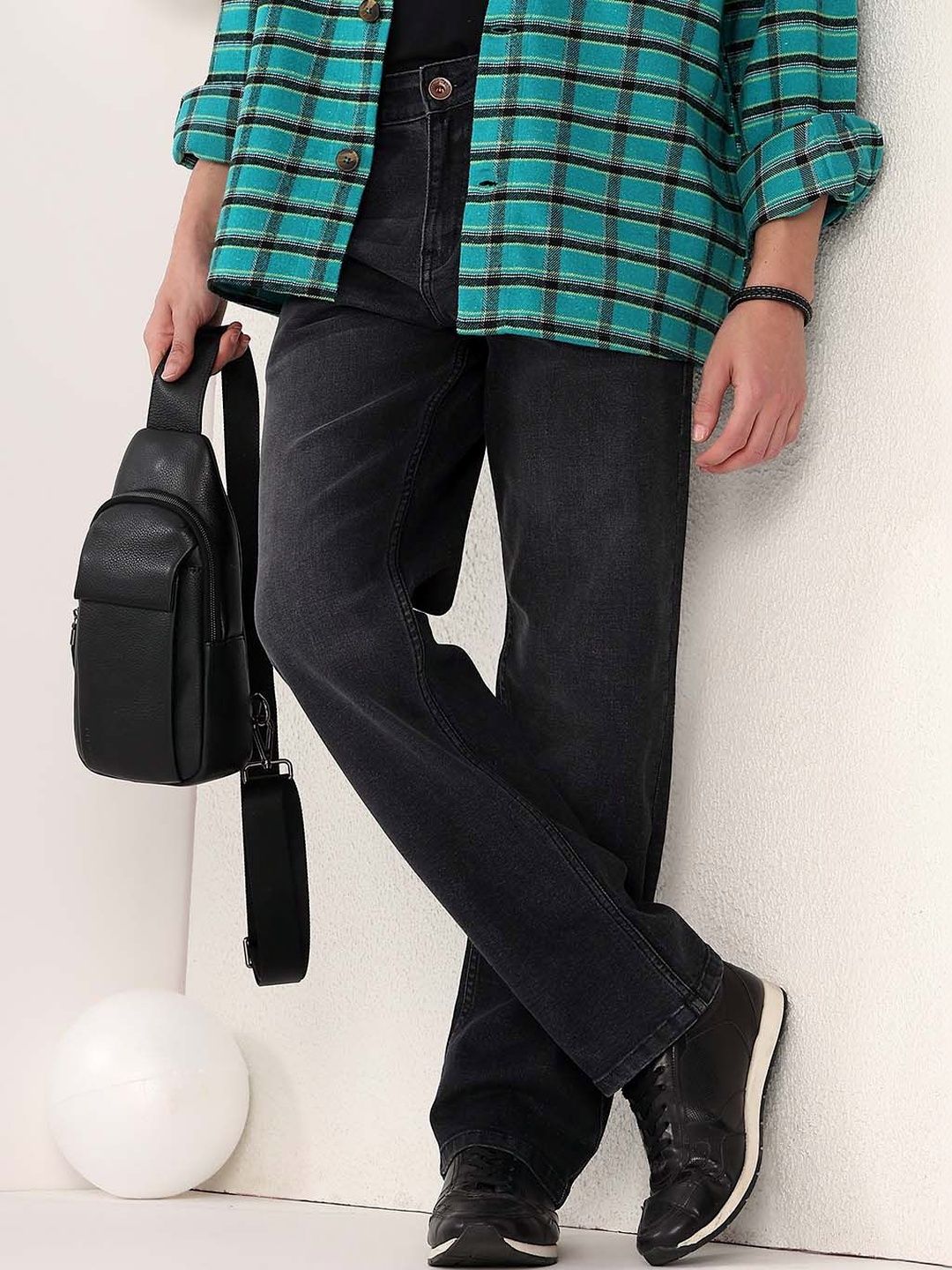 Straight Fit Mid-Rise Light Fade Jeans Denim Style 988 - Nowi Korean Fashion