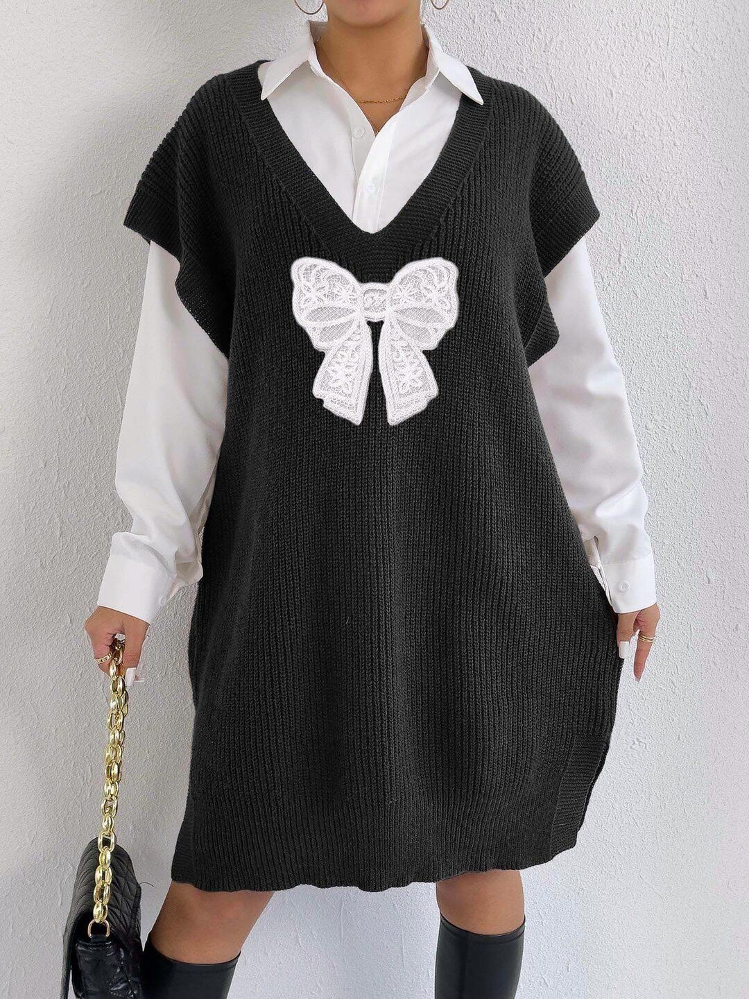 Women Ribbed Longline Sweater Vest with Applique Detail
