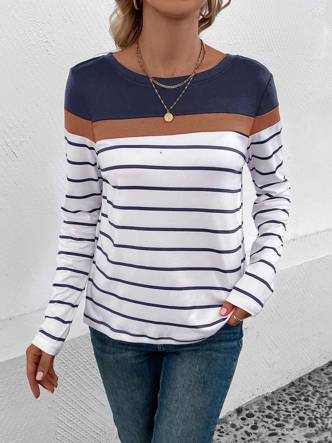 Striped T-shirt in White Cotton Round Neck - Nowi Korean Fashion