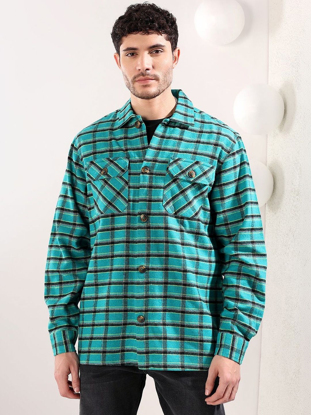 Checked  Spread Collar Shackets