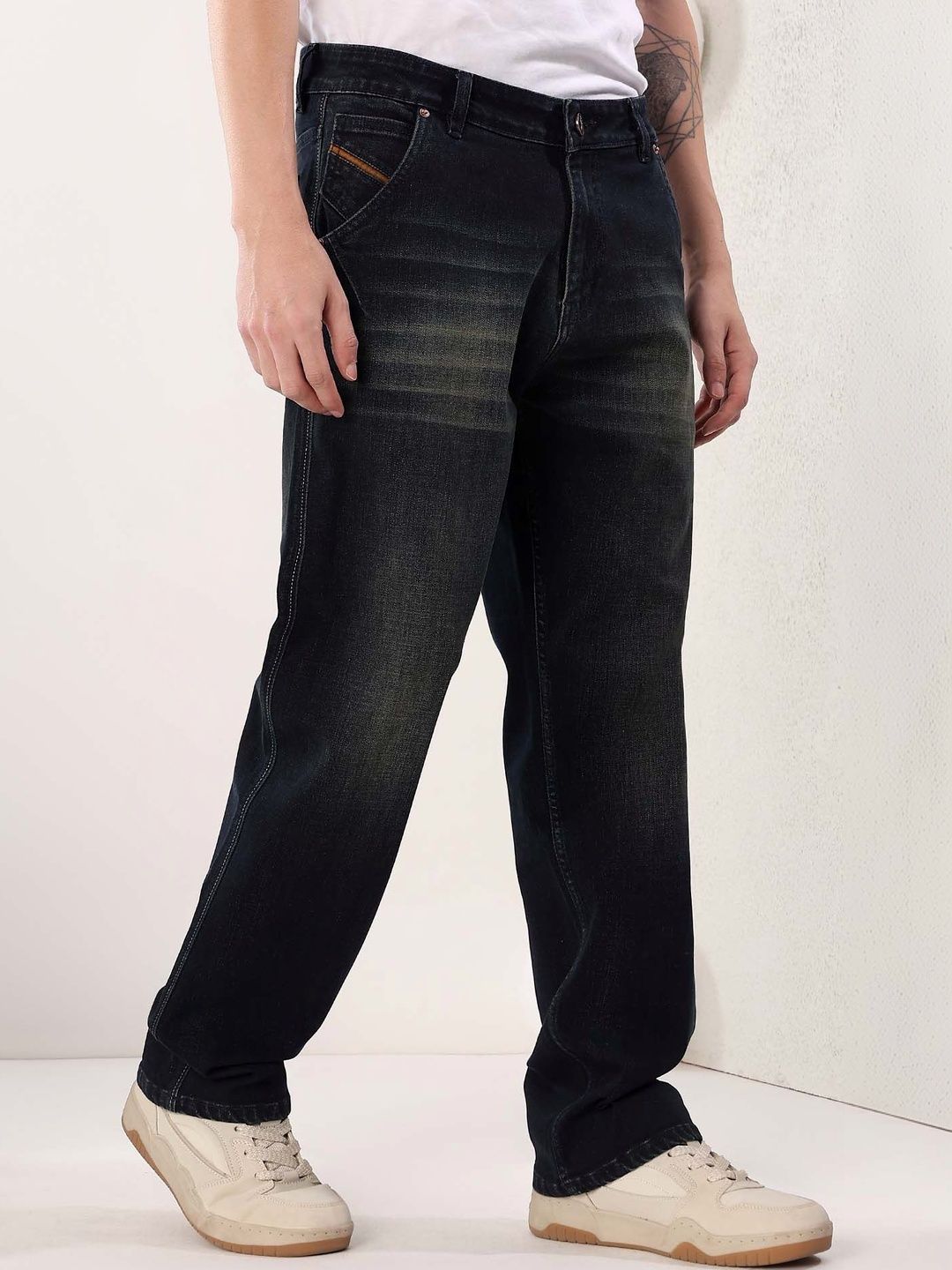 Men Straight Fit Mid-Rise Light Fade Jeans