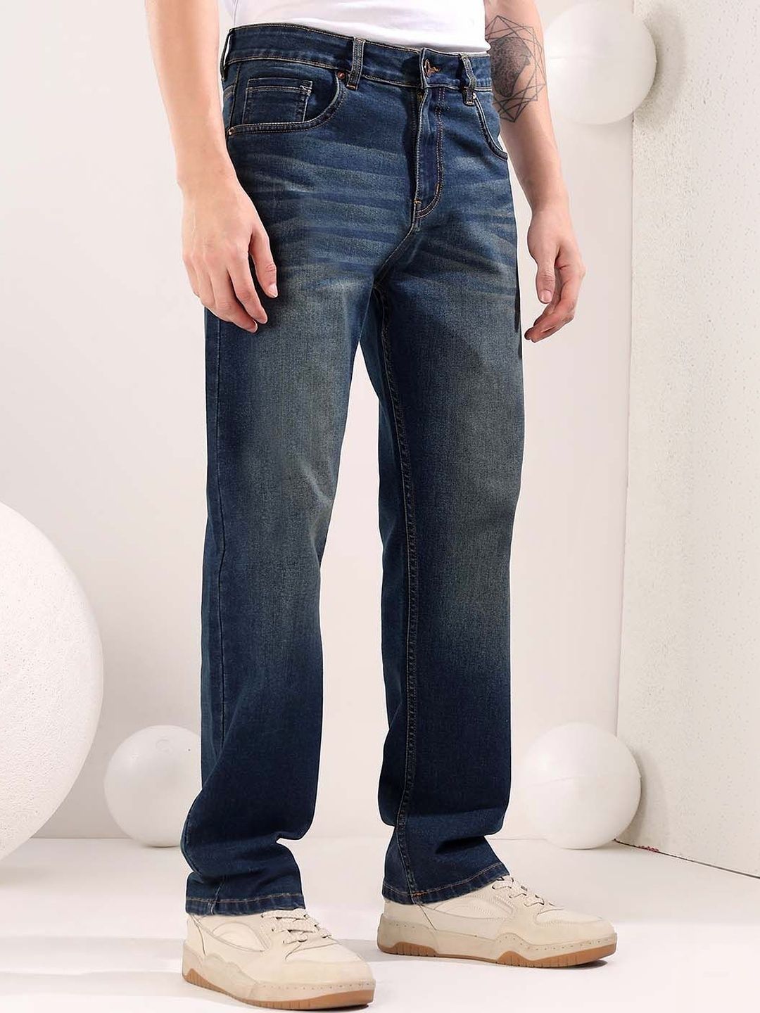Men Straight Fit Mid-Rise Light Fade Jeans