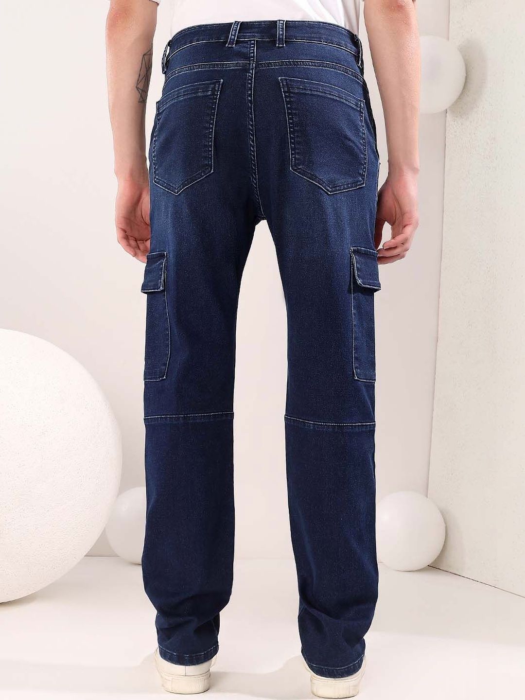 Men Straight Fit Mid-Rise Jeans