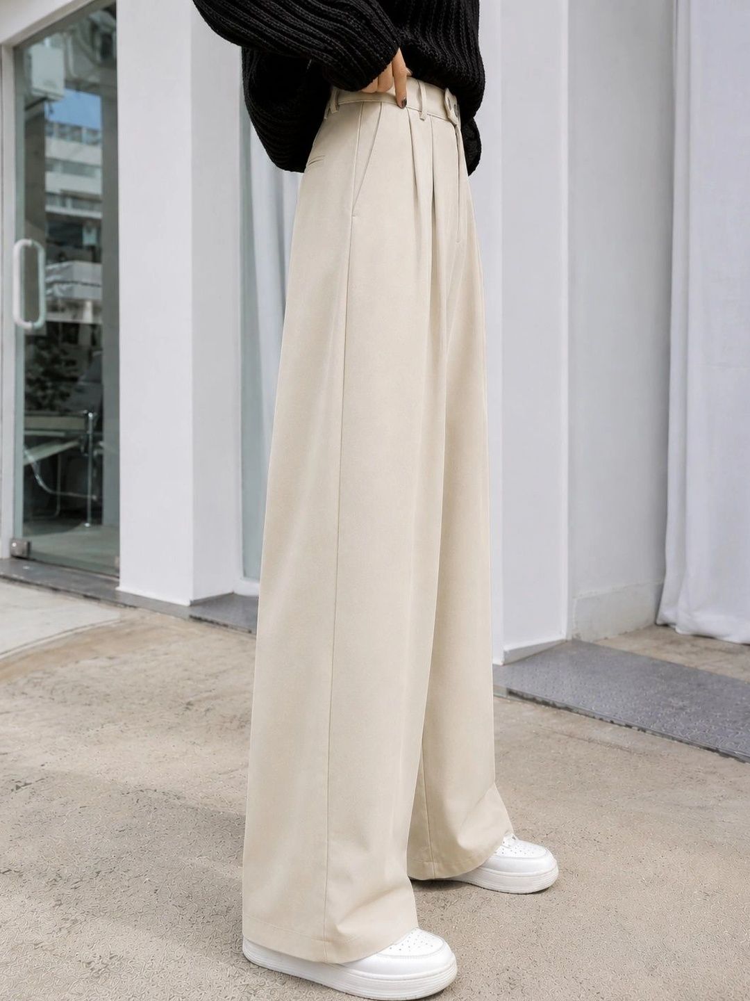 Women Relaxed Straight Leg Straight Fit High-Rise Pleated Trousers
