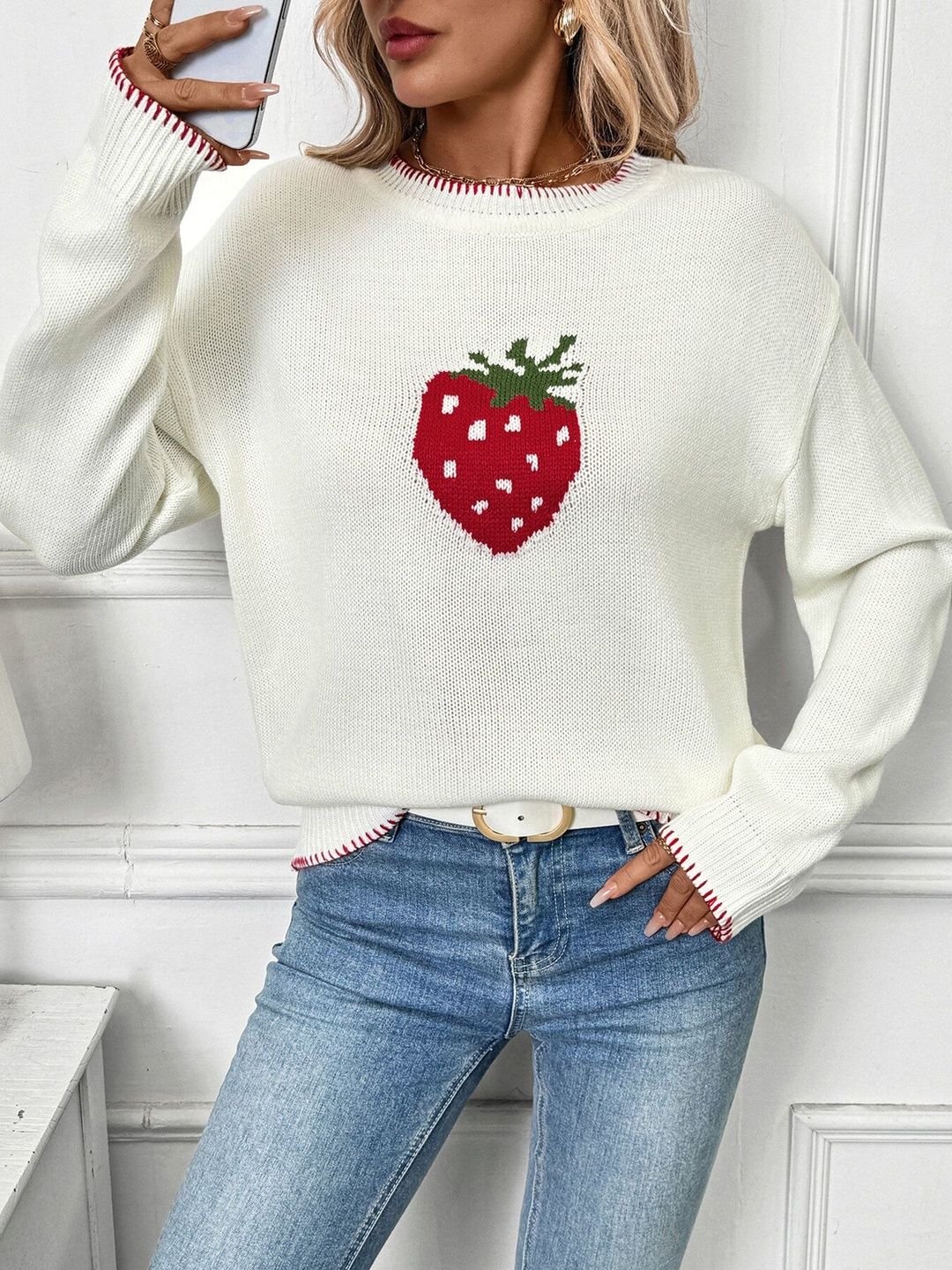 Women's White Printed Pullover Blend Regular Fit