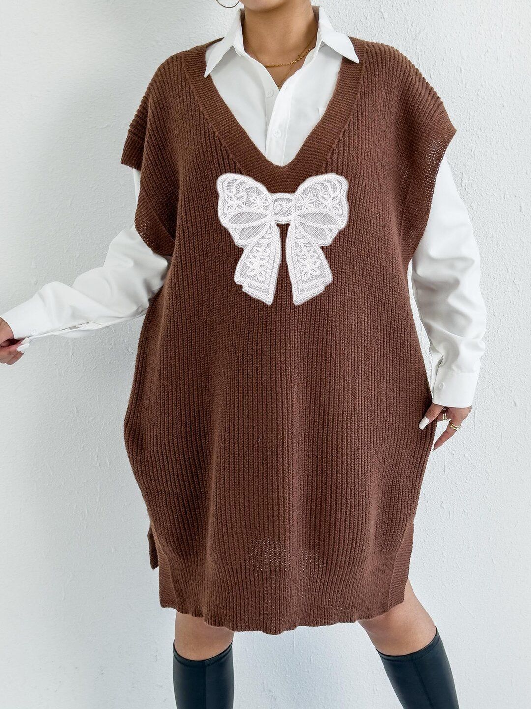 Women Ribbed Longline Sweater Vest with Applique Detail