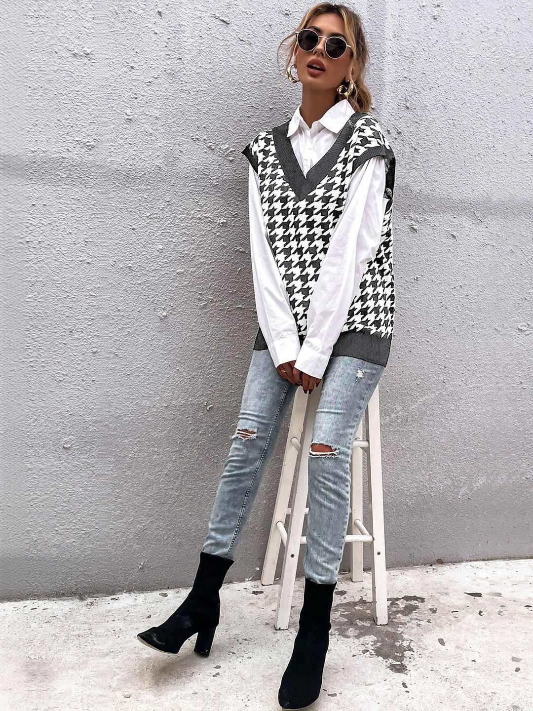 Women's White Checked Printed Sweater Vest