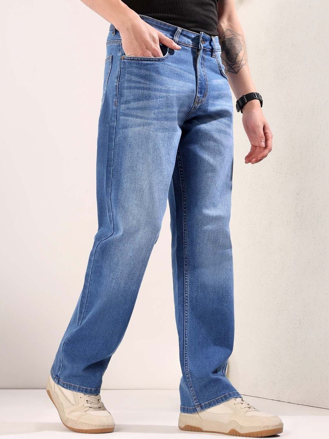 Men Straight Fit Mid-Rise Light Fade Jeans
