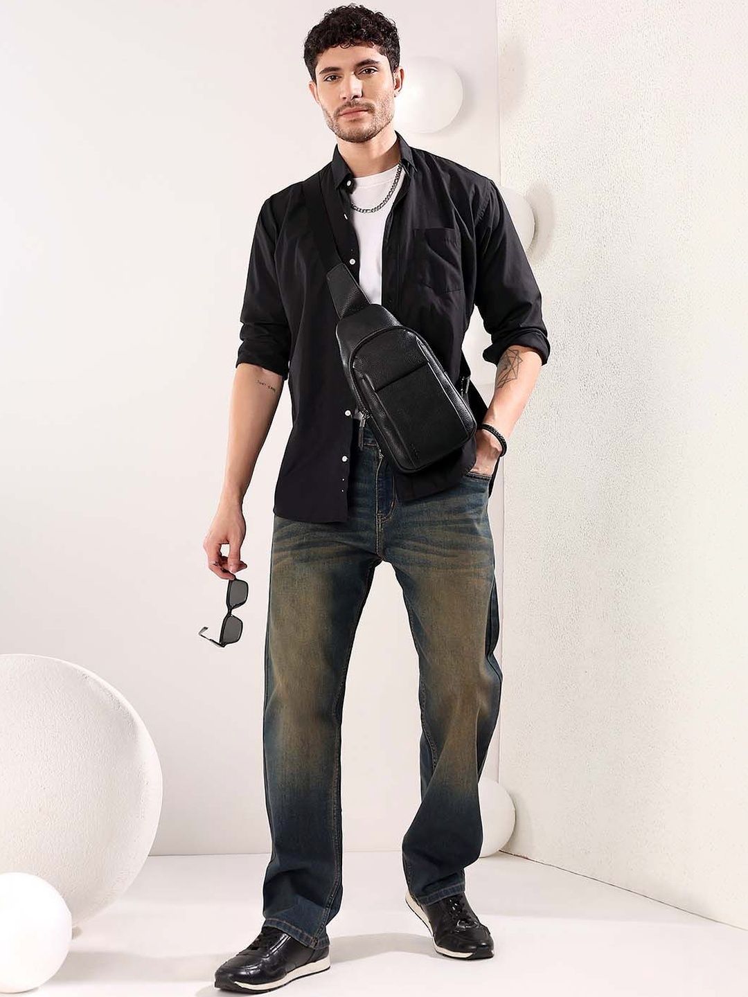 Men Straight Fit Mid-Rise Heavy Fade Jeans