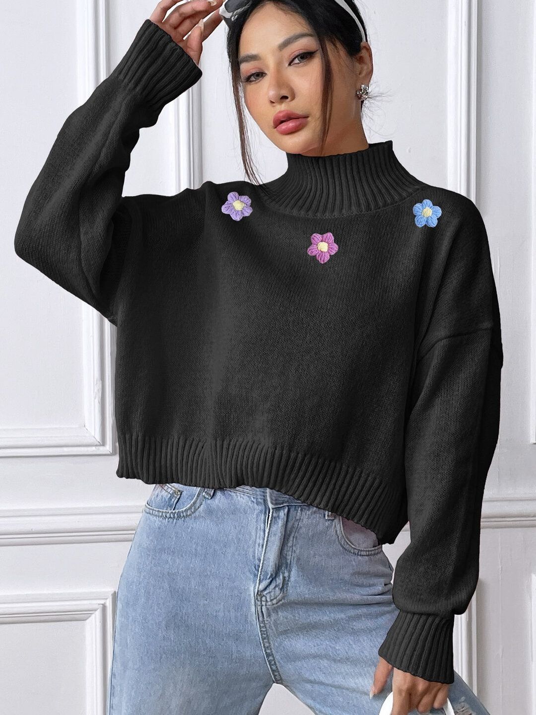 Crop Pullover with Embroidered Detail in Black cotton - Nowi Korean Fashion