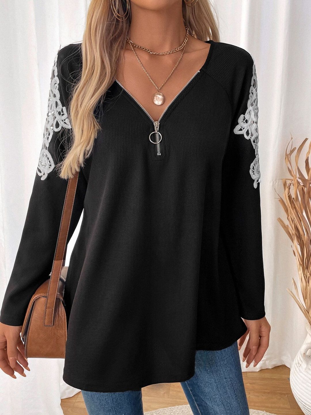 Women V-Neck Applique T-shirt