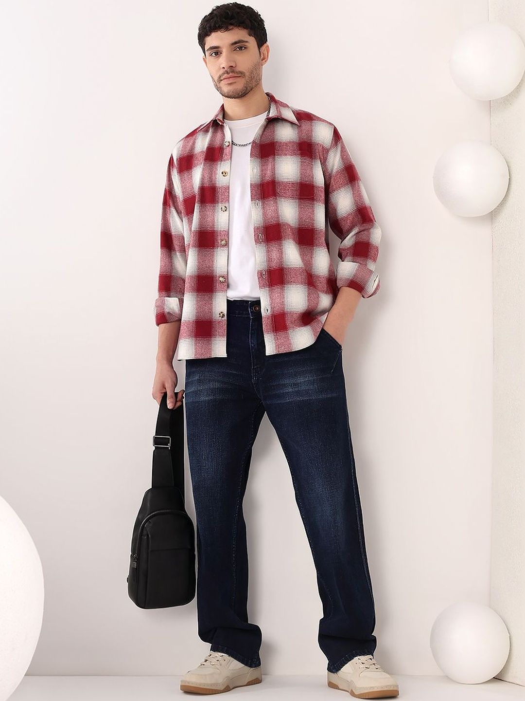 Men Regular Fit Mid-Rise Light Fade Jeans