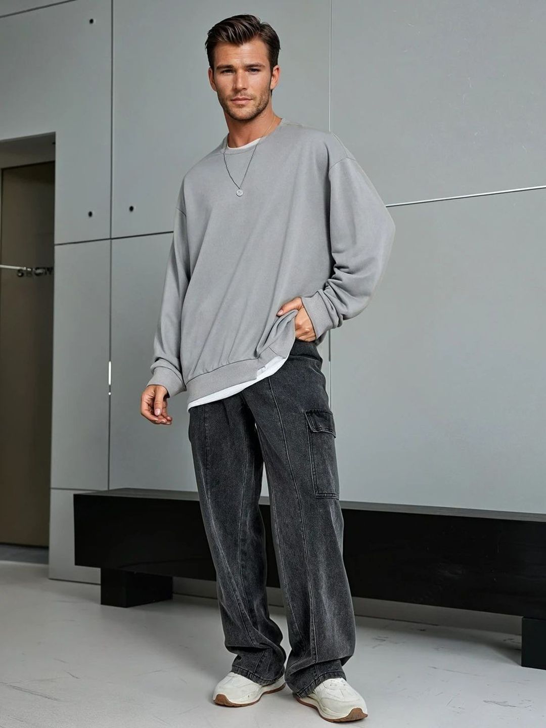 Men Relaxed Fit Mid-Rise Light Fade Clean Look Cargo Style Cotton Jeans