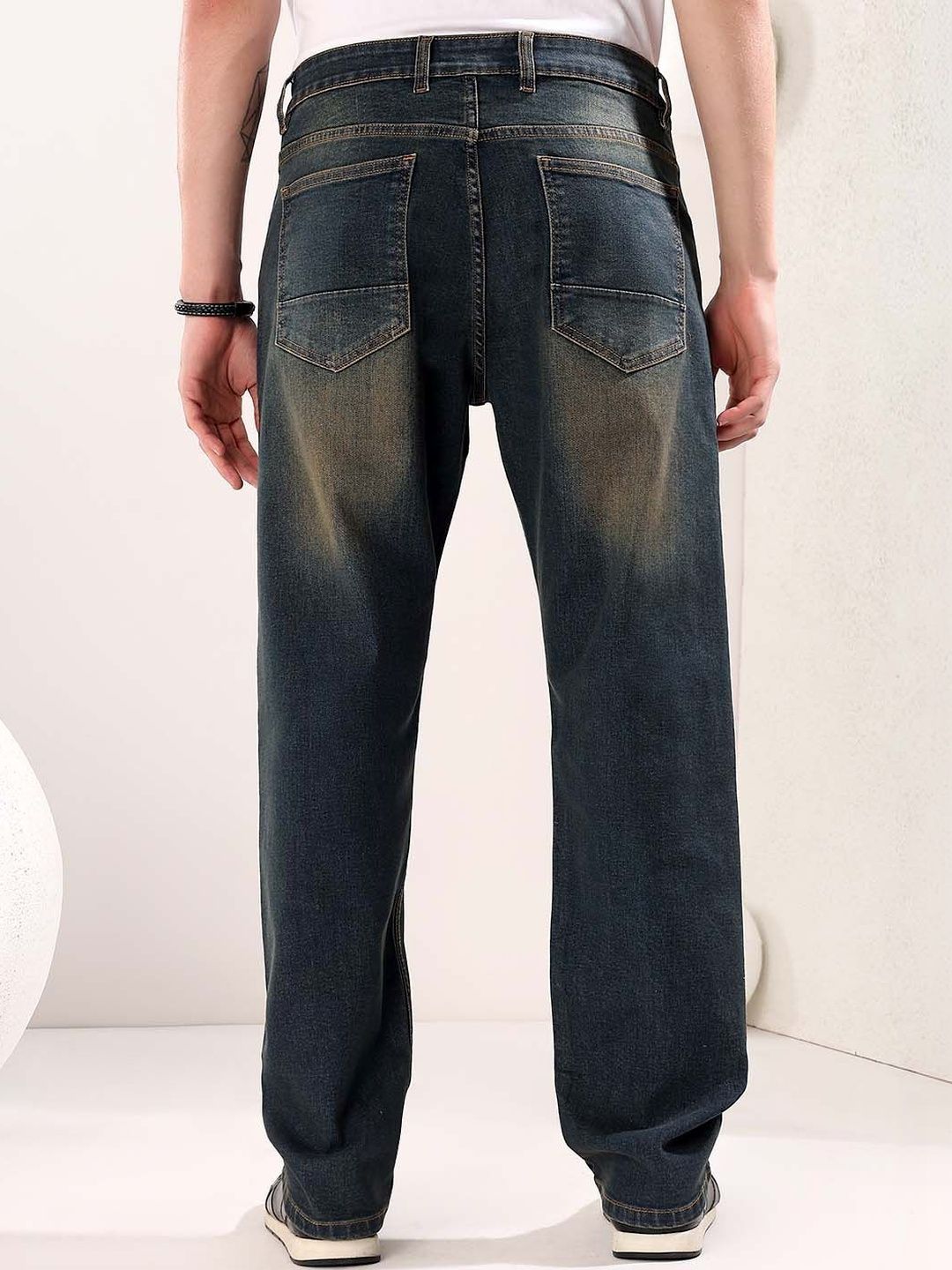 Men Straight Fit Mid-Rise Heavy Fade Jeans