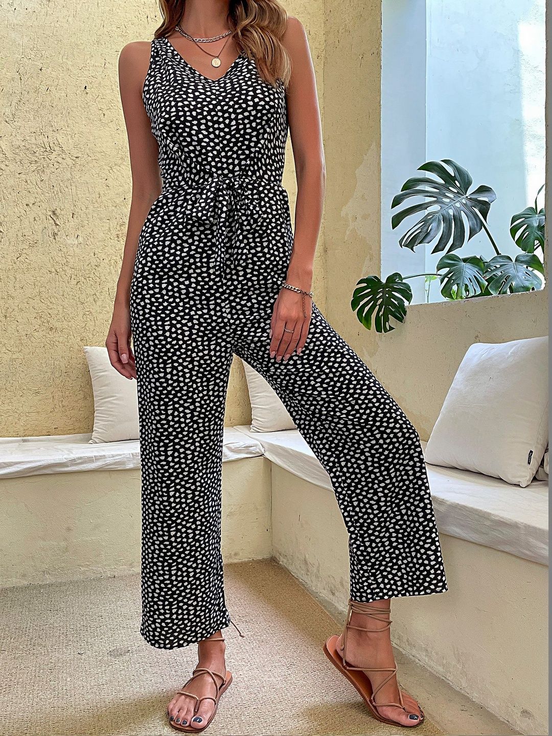 Printed Basic Jumpsuit in Black cotton - Nowi Korean Fashion