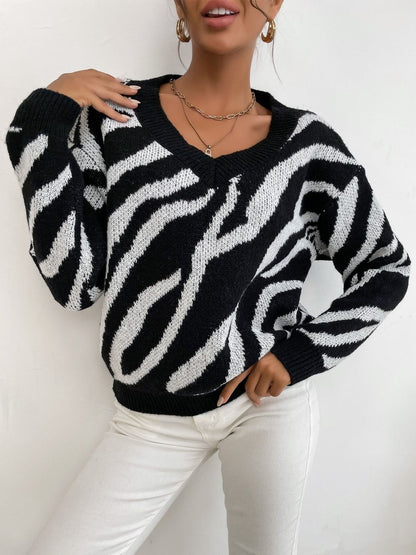 Women's Black Animal Printed Pullover Blend Regular Fit