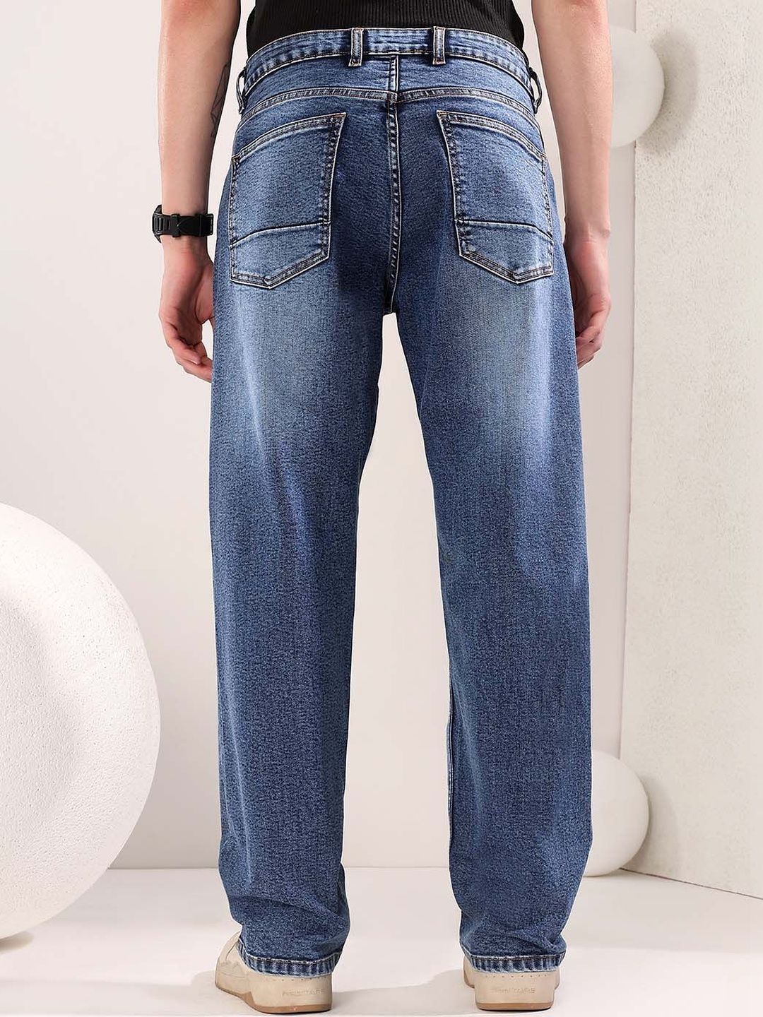 Men Straight Fit Mid-Rise Light Fade Jeans