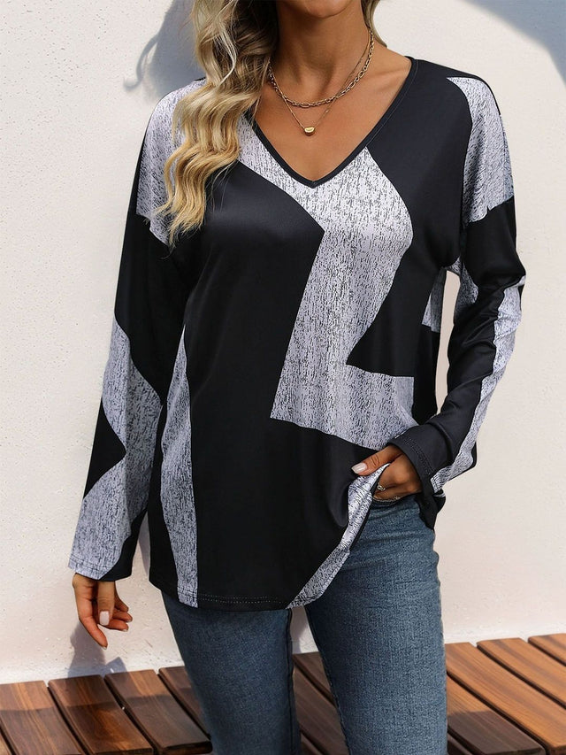 Printed V-Neck T-shirt in Black Cotton - Nowi Korean Fashion