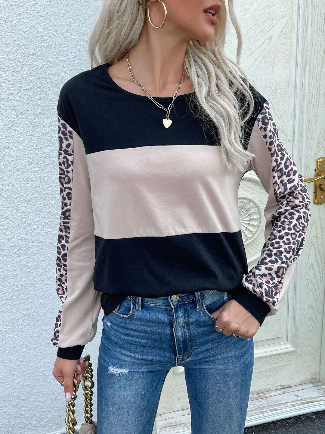Colourblocked T-shirt in Black Cotton - Nowi Korean Fashion