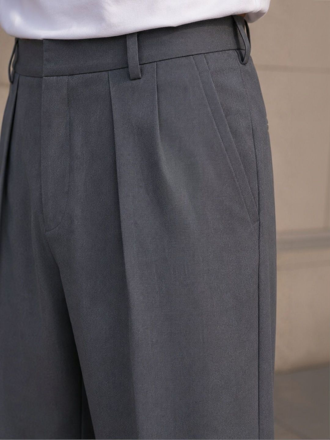 Men Relaxed Pleated Trousers
