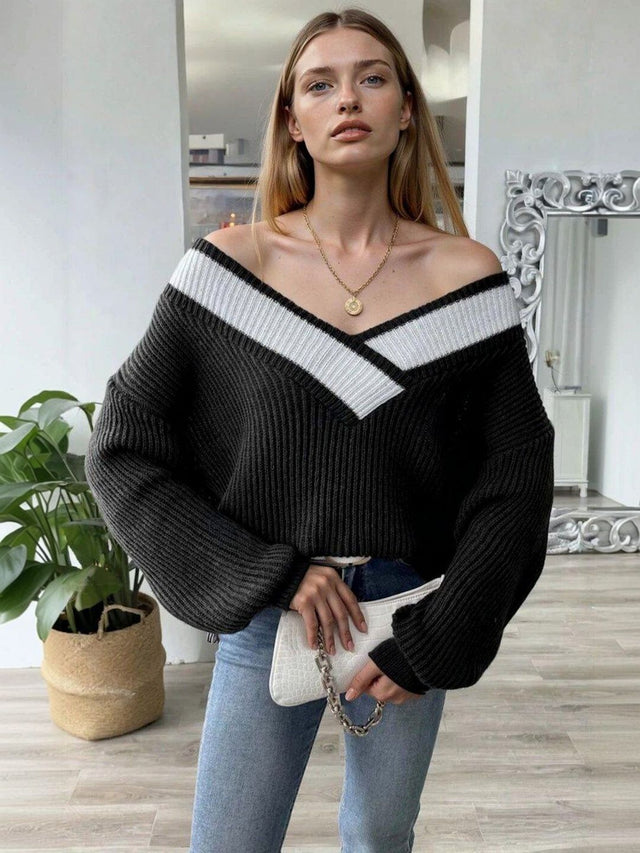 Colourblocked Pullover in Black acrylic - Nowi Korean Fashion
