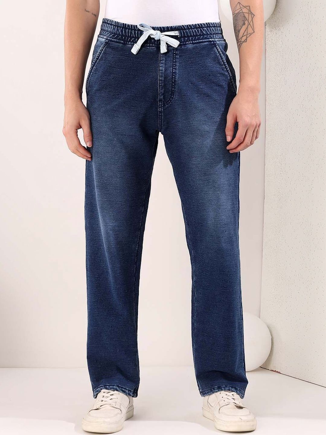 Men Straight Fit Mid-Rise Light Fade Jeans