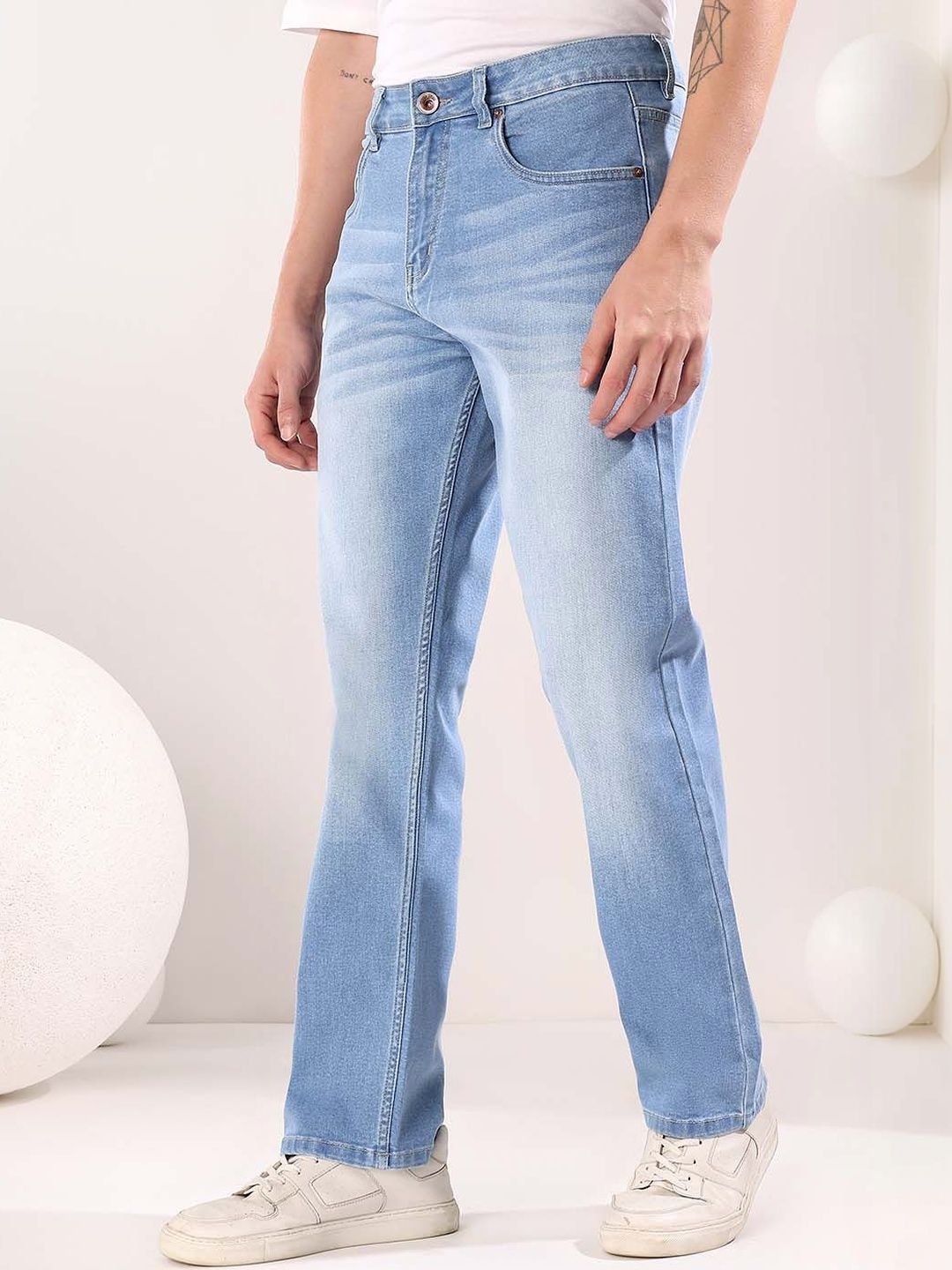 Men Straight Fit Mid-Rise Light Fade Jeans