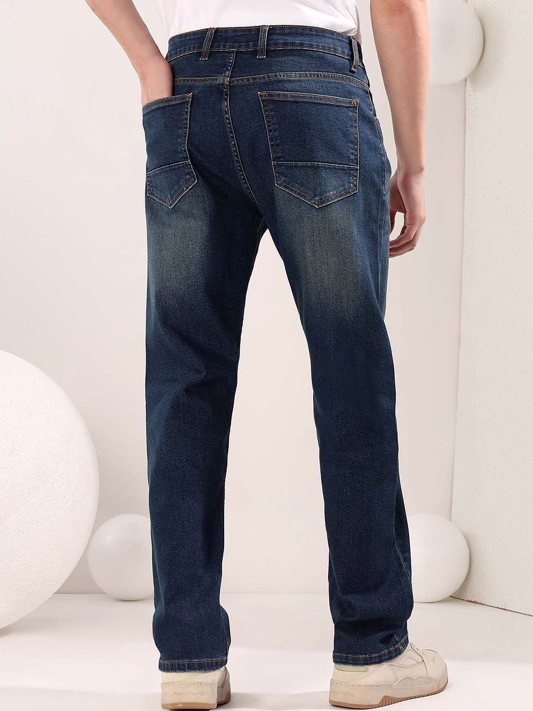 Men Straight Fit Mid-Rise Light Fade Jeans
