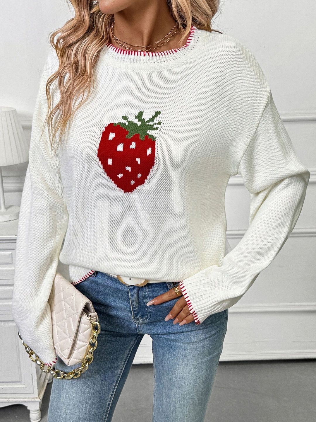 Women's White Printed Pullover Blend Regular Fit