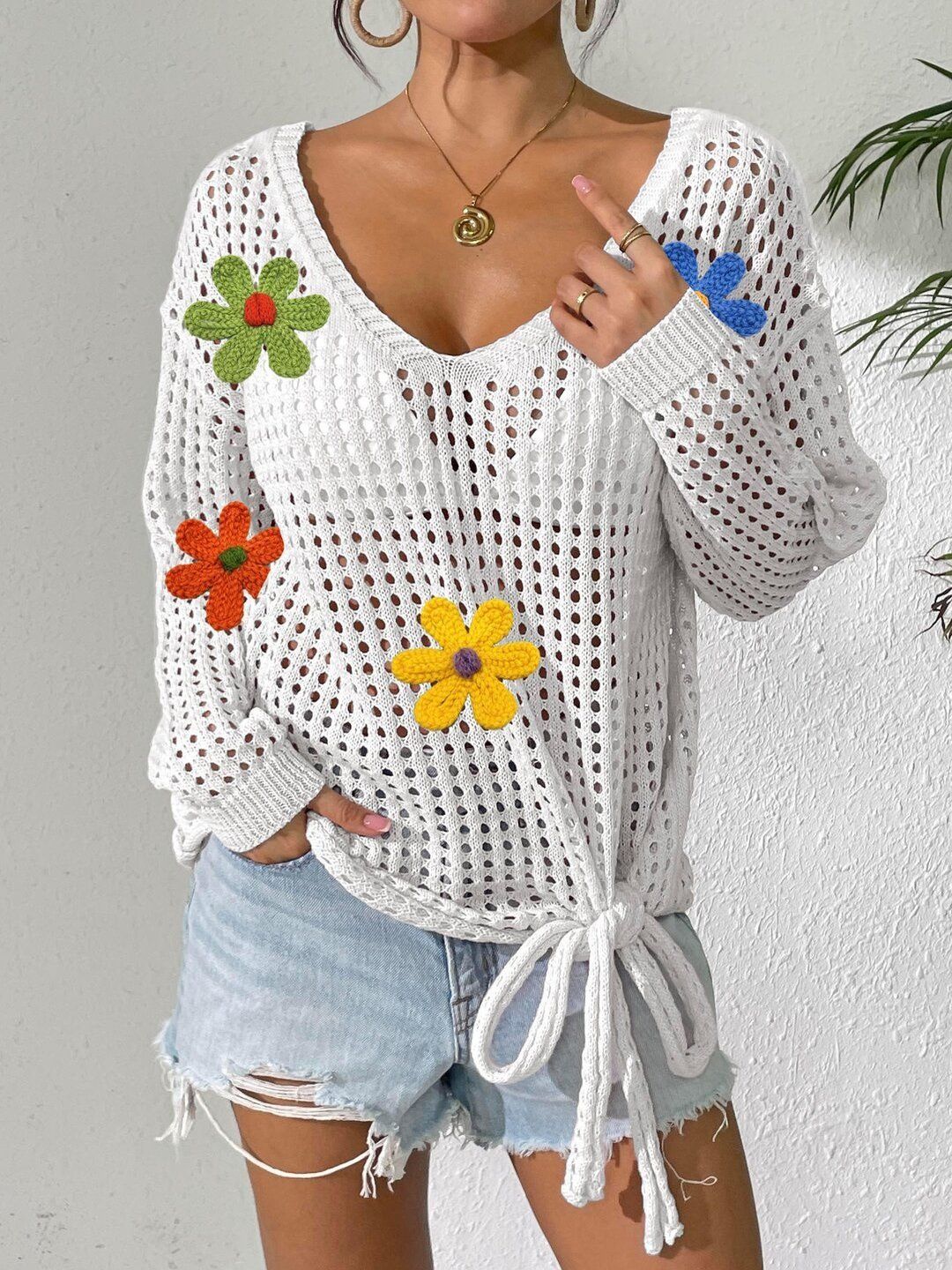 Women Colourblocked Pullover with Applique Detail