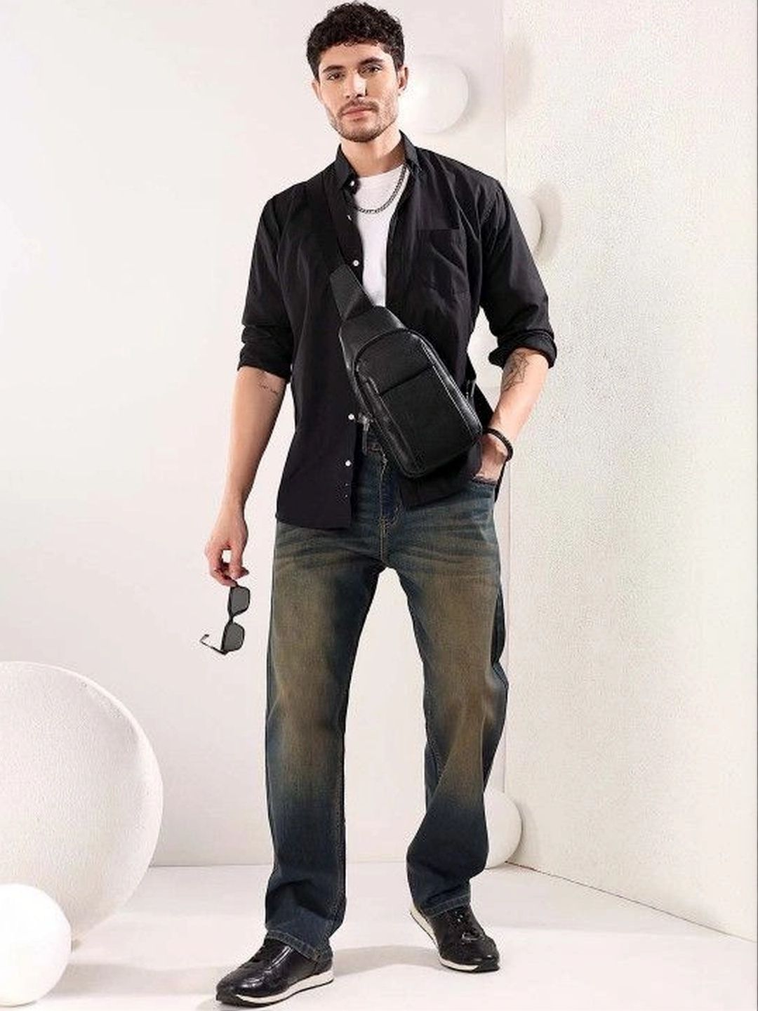 Men Straight Fit Mid-Rise Low Distress Heavy Fade Jeans