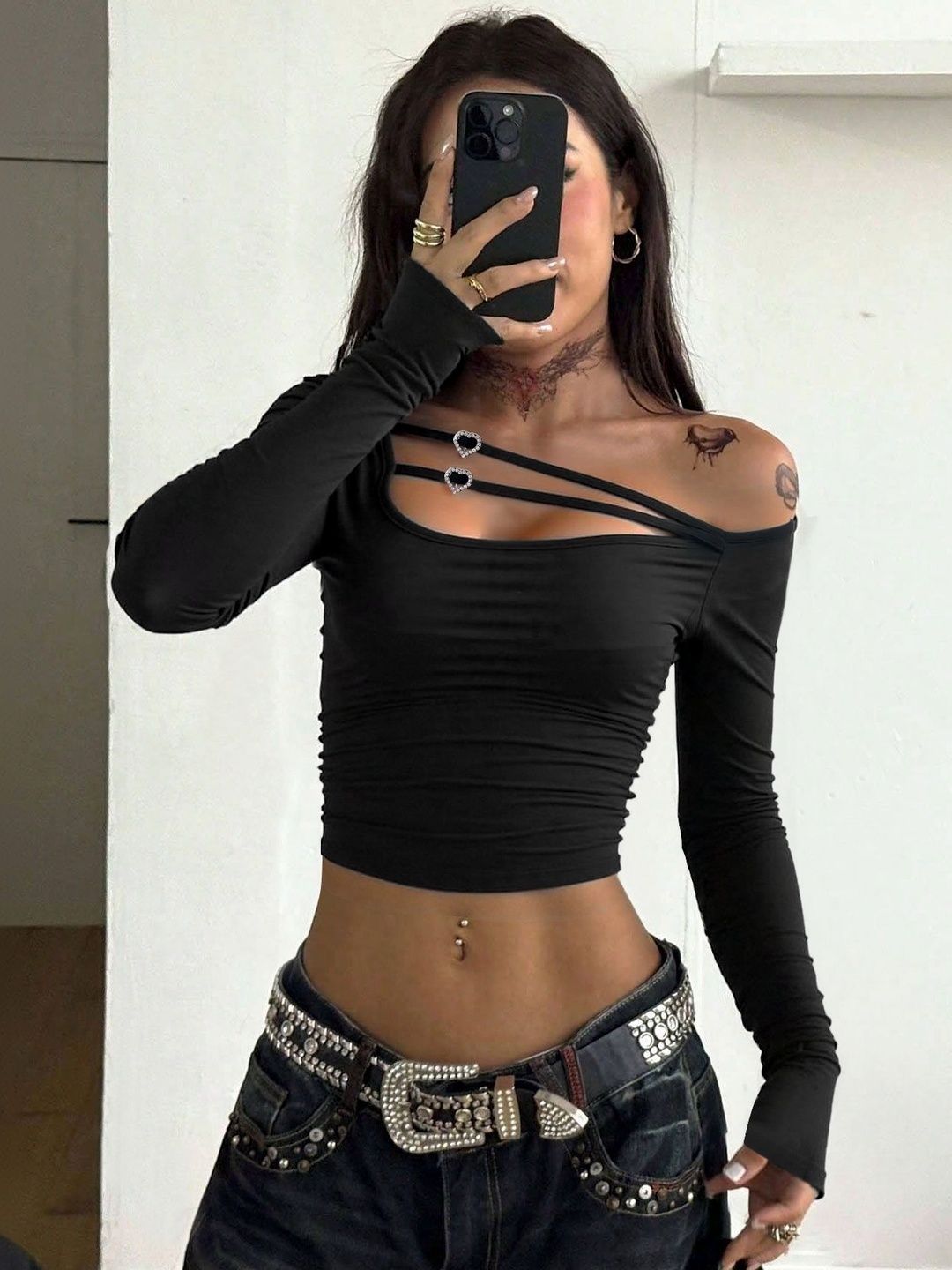 NOWI Off-Shoulder Crop Top