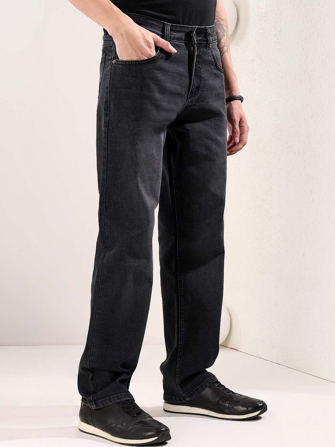 Men Straight Fit Mid-Rise Light Fade Jeans