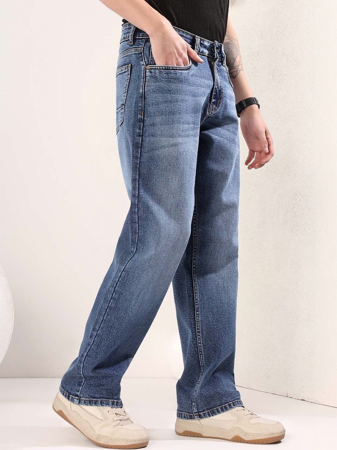Men Straight Fit Mid-Rise Light Fade Jeans
