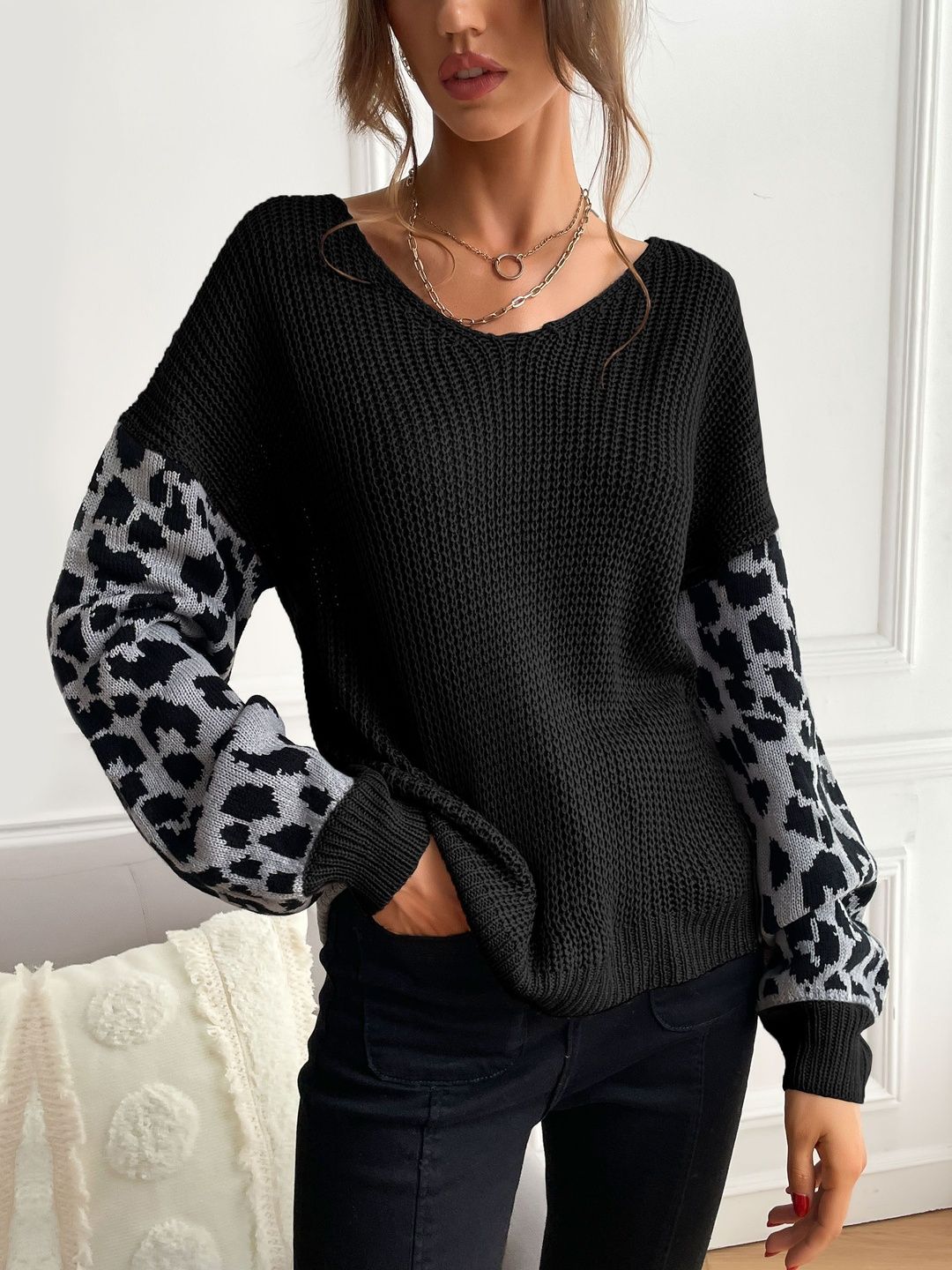 Animal Colourblocked Pullover in Black Style 515 - Nowi Korean Fashion