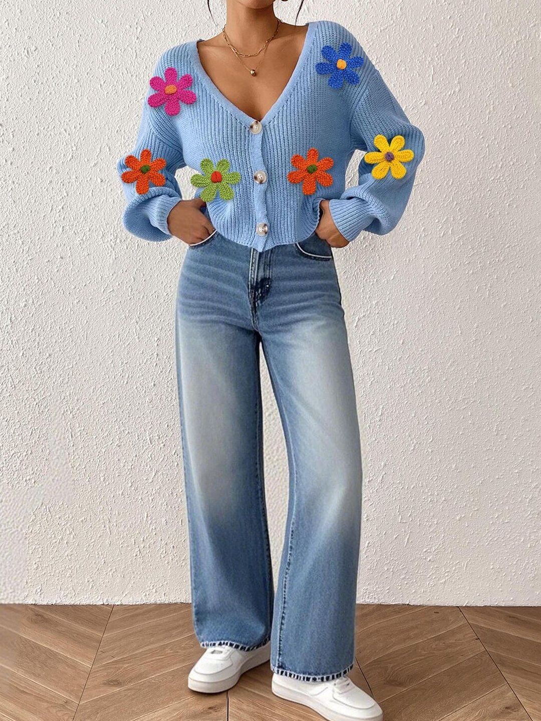 Women Colourblocked Ribbed Crop Cardigan with Applique Detail