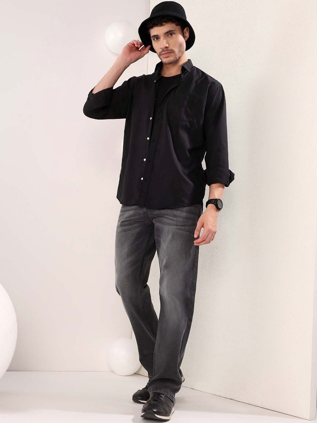 Men Straight Fit Mid-Rise Light Fade Jeans