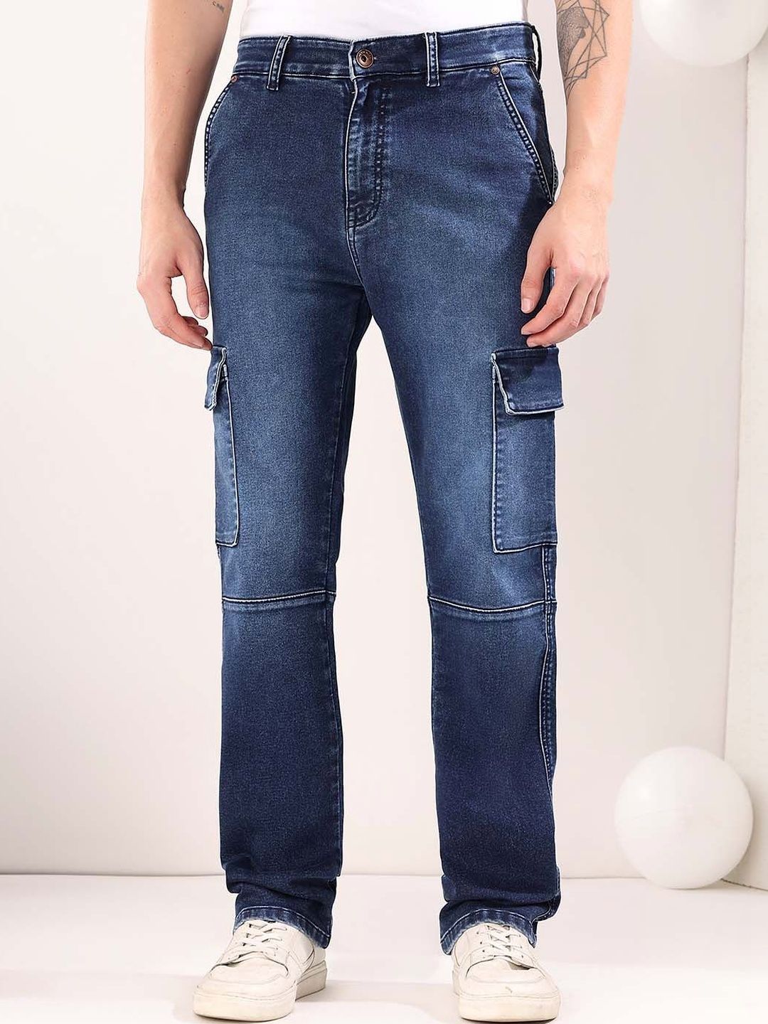 Straight Fit Mid-Rise Light Fade Jeans in Blue cotton Style 978 - Nowi Korean Fashion