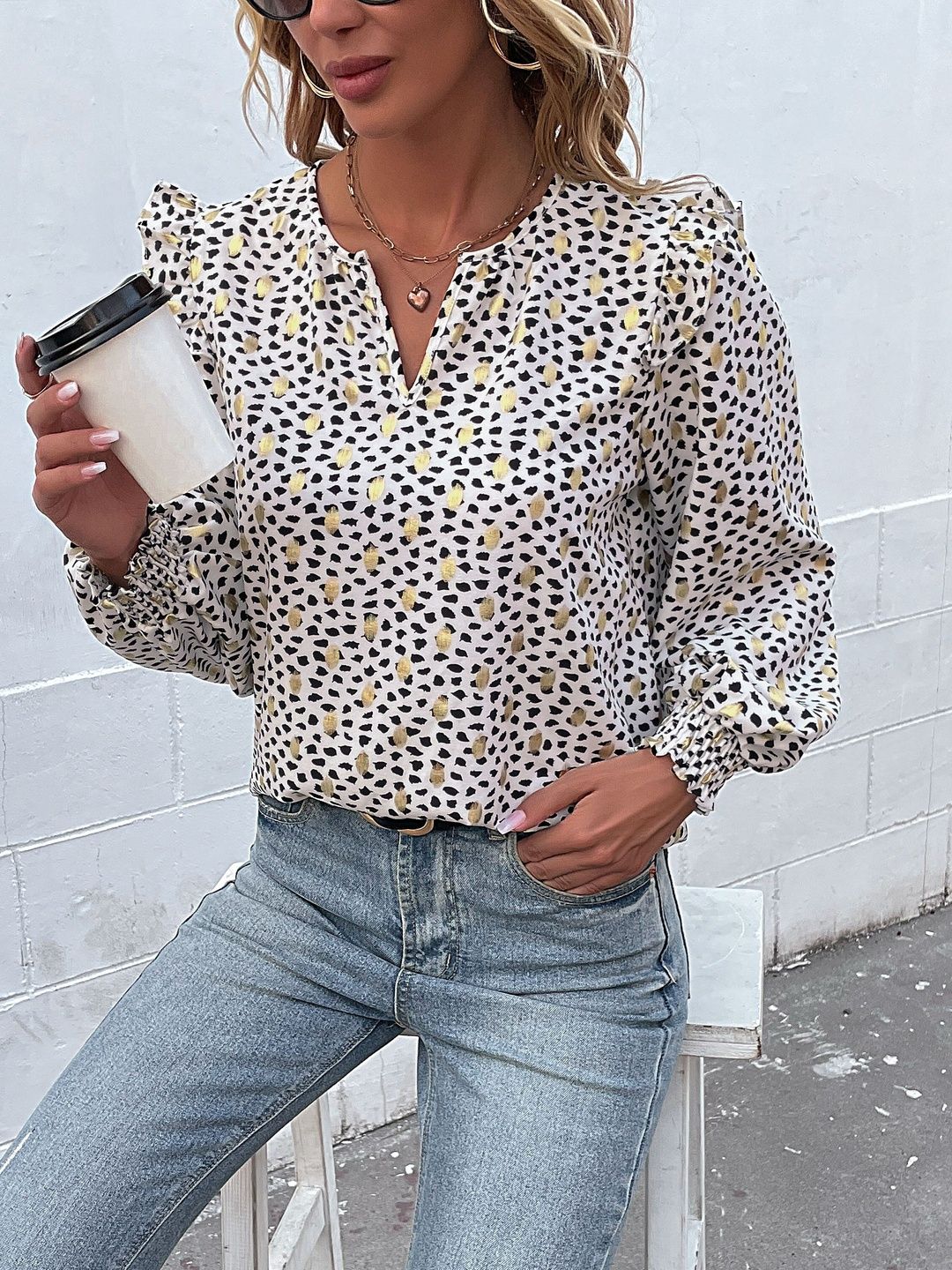 Women's White Chic Printed Top With Puff Sleeves