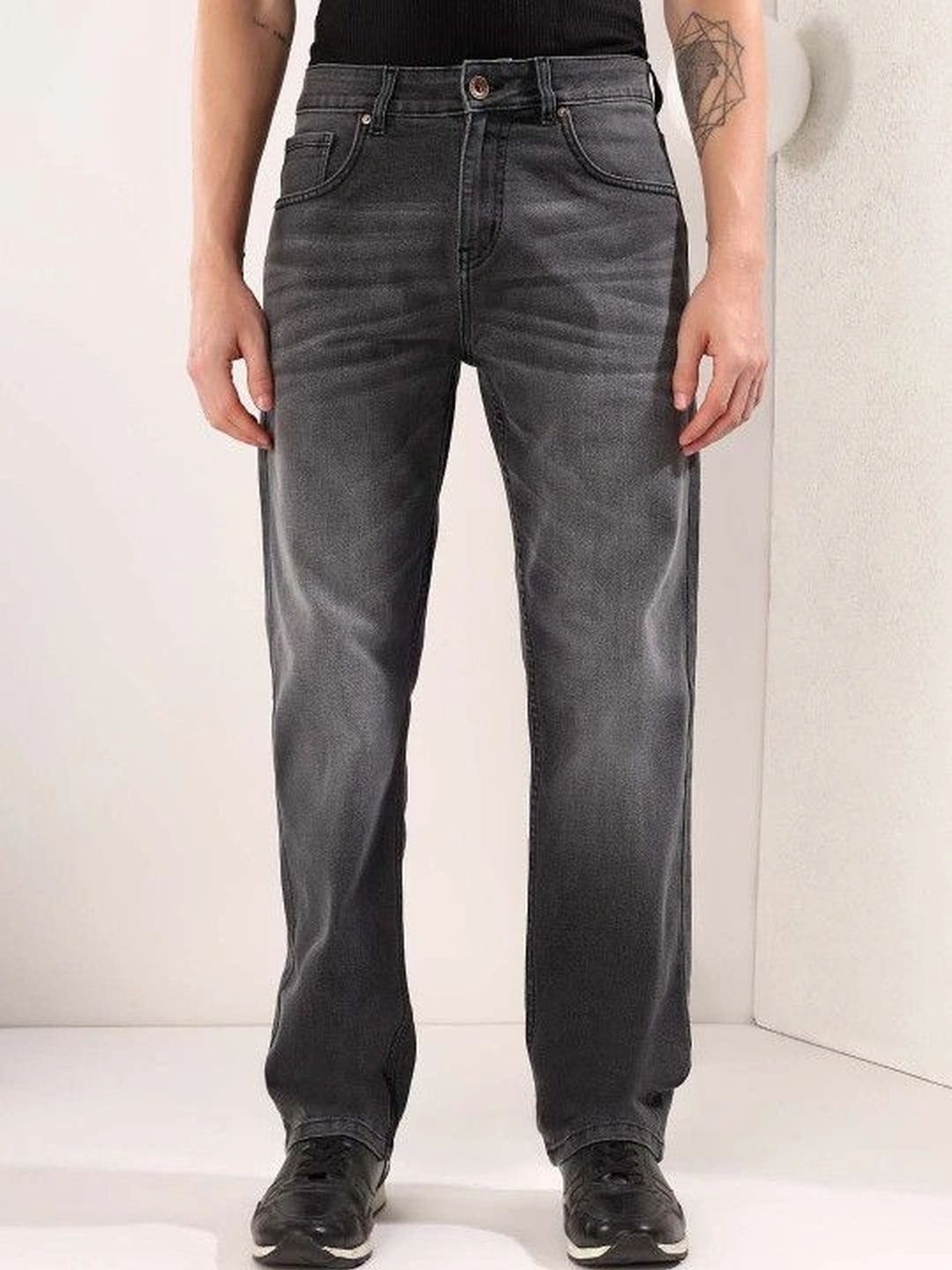Men Straight Fit Mid-Rise Low Distress Light Fade Jeans